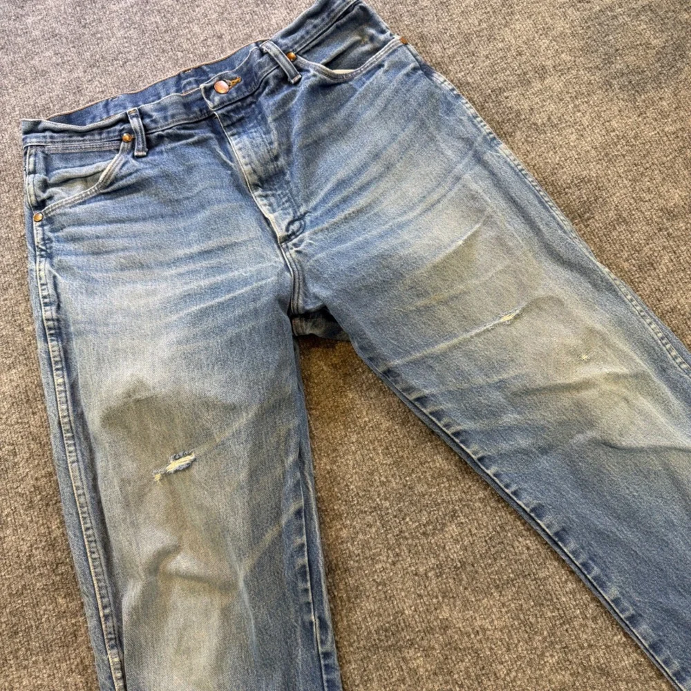 Wrangler 13MWZ Cowboy Cut Original Fit Jeans Blue Denim Mens 36x34 Distressed